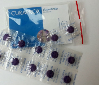 curaprox plakkfestő.jpg